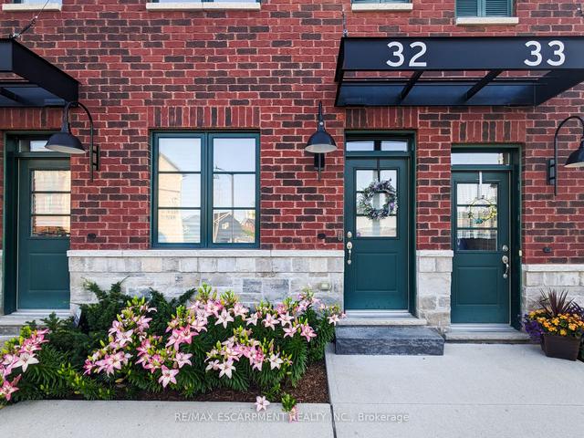 32 - 290 Barton St W, Townhouse with 3 bedrooms, 3 bathrooms and 1 parking in Hamilton ON | Image 1