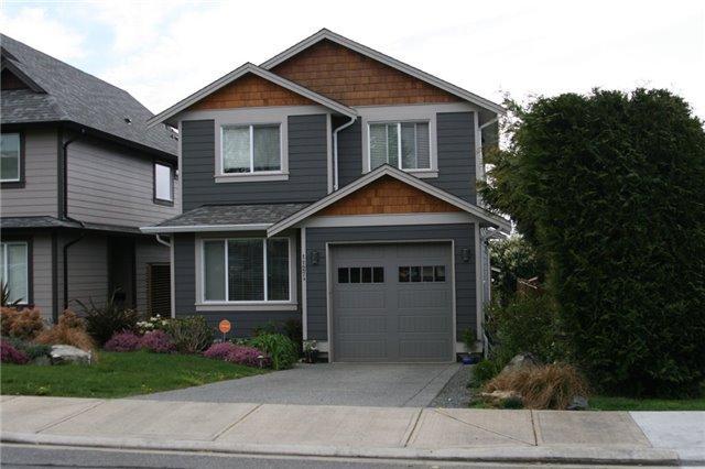 1127b Wychbury Ave, House detached with 3 bedrooms, 3 bathrooms and 1 parking in Esquimalt BC | Image 3