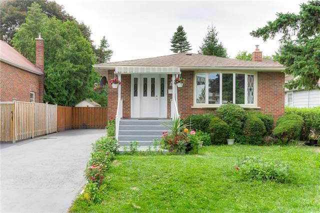 856 Byron St N, House detached with 3 bedrooms, 2 bathrooms and 6 parking in Whitby ON | Image 3