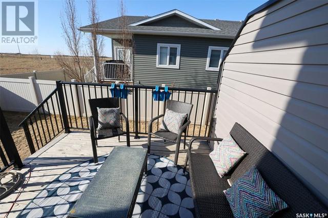 601 - 2 Savanna Crescent, House attached with 3 bedrooms, 4 bathrooms and null parking in Pilot Butte SK | Image 32