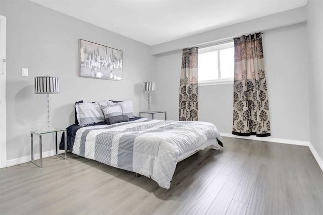 7516 Wrenwood Cres, House semidetached with 3 bedrooms, 2 bathrooms and 3 parking in Mississauga ON | Image 5