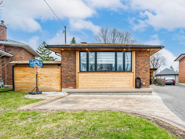 68 Shrewsbury Sq, House detached with 4 bedrooms, 2 bathrooms and 5 parking in Toronto ON | Image 1