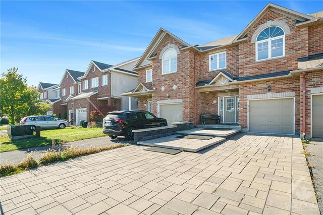 421 Celtic Ridge Crescent, Townhouse with 3 bedrooms, 3 bathrooms and 4 parking in Ottawa ON | Image 1