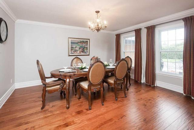 29 Rae Cres, House detached with 4 bedrooms, 5 bathrooms and 6 parking in Markham ON | Image 2