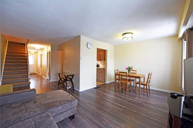 50 Foster Cres, Townhouse with 3 bedrooms, 2 bathrooms and 1 parking in Brampton ON | Image 11