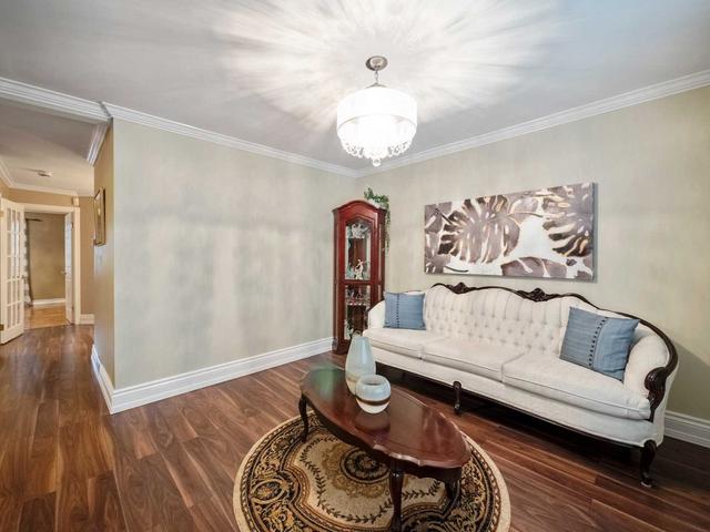 72 Ennerdale Rd, House detached with 2 bedrooms, 2 bathrooms and 1 parking in Toronto ON | Image 5