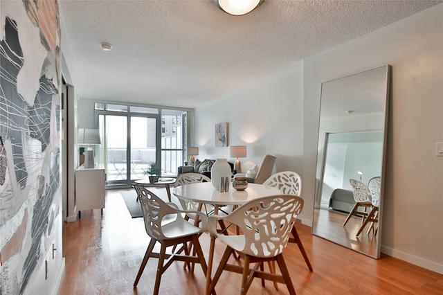 404 - 208 Queens Quay W, Condo with 1 bedrooms, 2 bathrooms and 1 parking in Toronto ON | Image 2