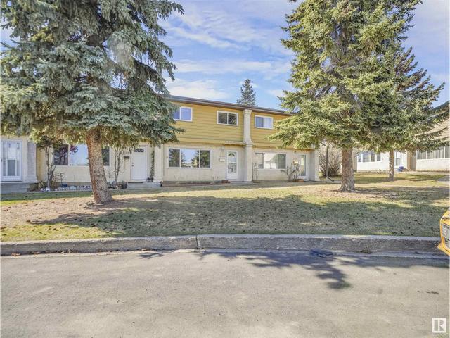 5126 106a St Nw, House attached with 3 bedrooms, 1 bathrooms and null parking in Edmonton AB | Image 2