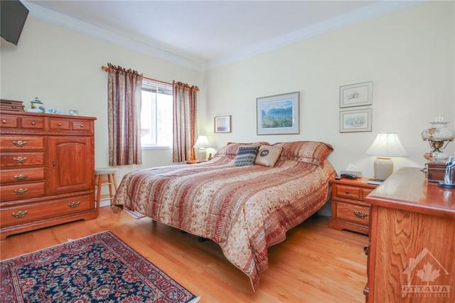 27 Upwood Street, House detached with 3 bedrooms, 3 bathrooms and 3 parking in Ottawa ON | Image 10