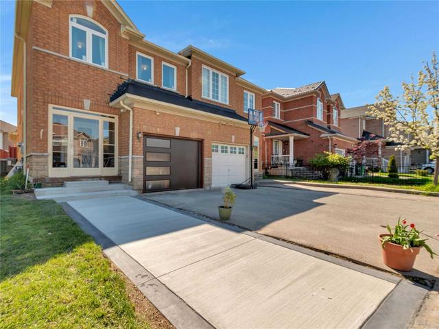 7314 Cork Tree Row, House semidetached with 3 bedrooms, 4 bathrooms and 3 parking in Mississauga ON | Image 1