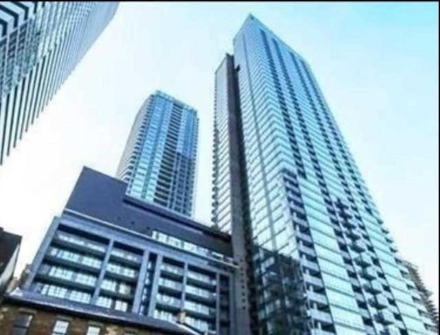 802 - 295 Adelaide St W, Condo with 1 bedrooms, 1 bathrooms and 0 parking in Toronto ON | Card Image