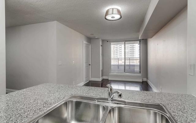 401 - 1070 Sheppard Ave W, Condo with 1 bedrooms, 2 bathrooms and 1 parking in Toronto ON | Image 6