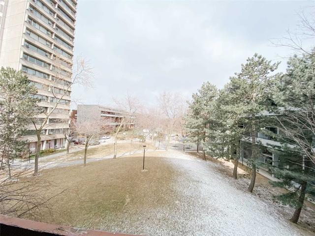211 - 50 Sunny Glenway Glwy, Townhouse with 4 bedrooms, 2 bathrooms and 1 parking in Toronto ON | Image 8