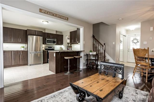 1803 Maple Grove Road, Townhouse with 3 bedrooms, 2 bathrooms and 3 parking in Ottawa ON | Image 7