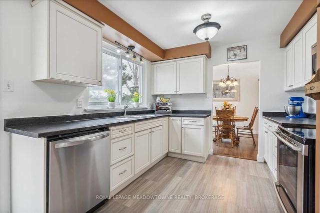 833 Willow Ave, House detached with 3 bedrooms, 2 bathrooms and 3 parking in Milton ON | Image 4