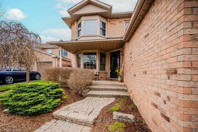 10 Parsons Crt, House detached with 4 bedrooms, 4 bathrooms and 6 parking in Kitchener ON | Image 23