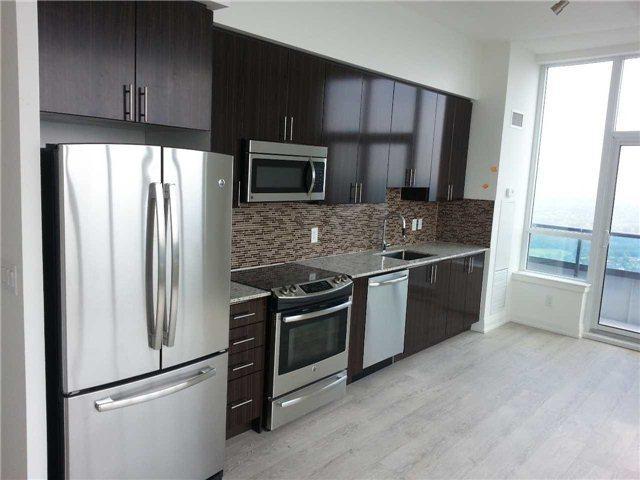 ph15 - 7161 Yonge St, Condo with 2 bedrooms, 2 bathrooms and 1 parking in Markham ON | Image 2