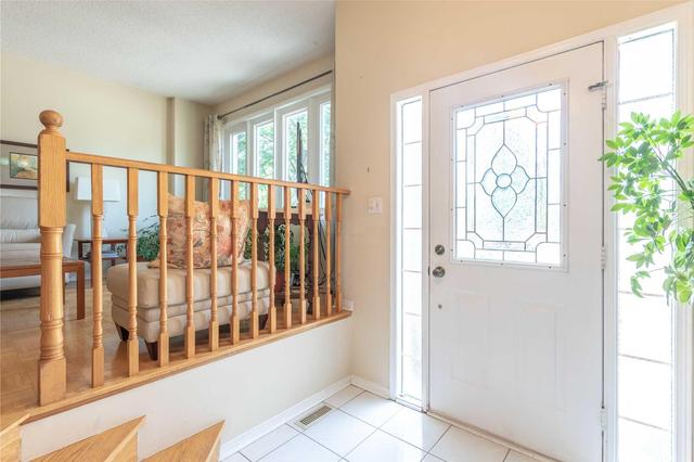 2341 Grand Ravine Dr, House detached with 2 bedrooms, 2 bathrooms and 4 parking in Oakville ON | Image 2