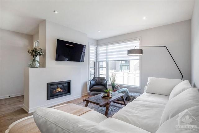 204 Pisces Terrace, Townhouse with 3 bedrooms, 3 bathrooms and 3 parking in Ottawa ON | Image 12