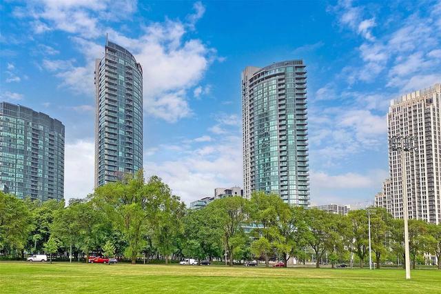 1808 - 219 Fort York Blvd, Condo with 2 bedrooms, 1 bathrooms and 1 parking in Toronto ON | Image 1