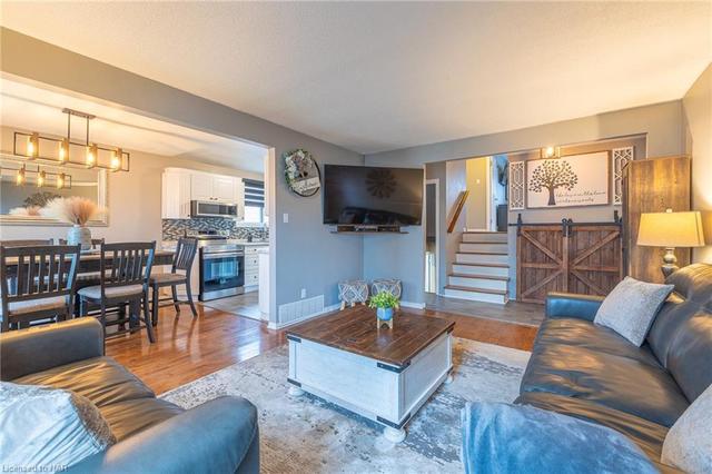 6182 Johnson Drive, House detached with 3 bedrooms, 1 bathrooms and 3 parking in Niagara Falls ON | Image 3