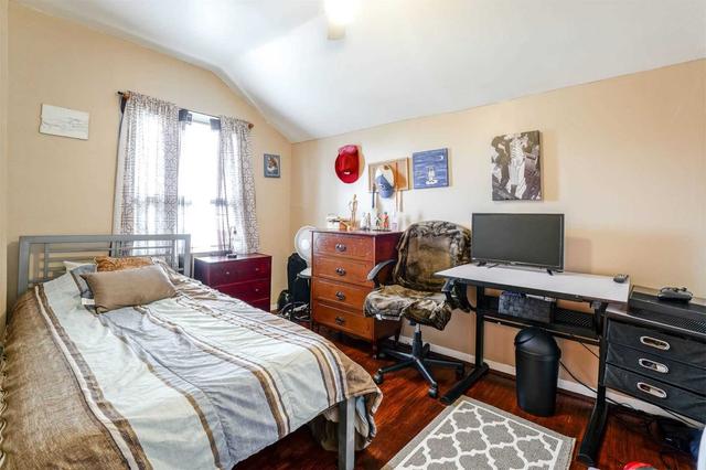 416 Mcroberts Ave, House detached with 2 bedrooms, 1 bathrooms and 1 parking in Toronto ON | Image 3
