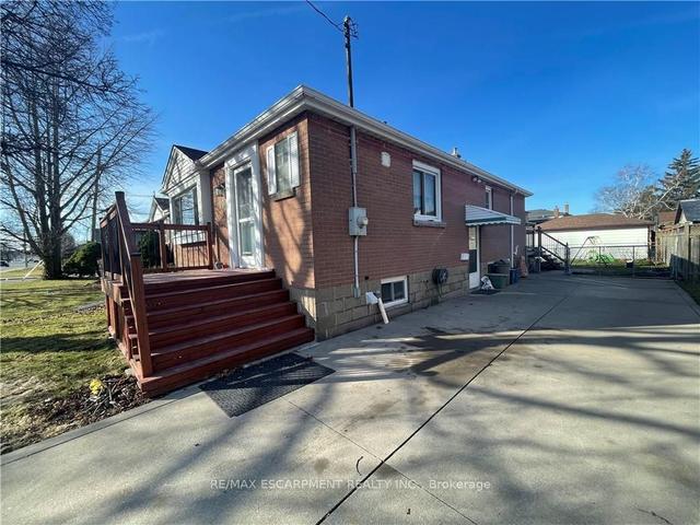 907 Fennell Ave E, House detached with 3 bedrooms, 2 bathrooms and 3 parking in Hamilton ON | Image 12