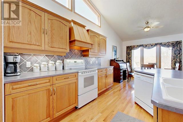 136 Ahlstrom Close Se, House detached with 4 bedrooms, 3 bathrooms and 2 parking in Red Deer AB | Image 2