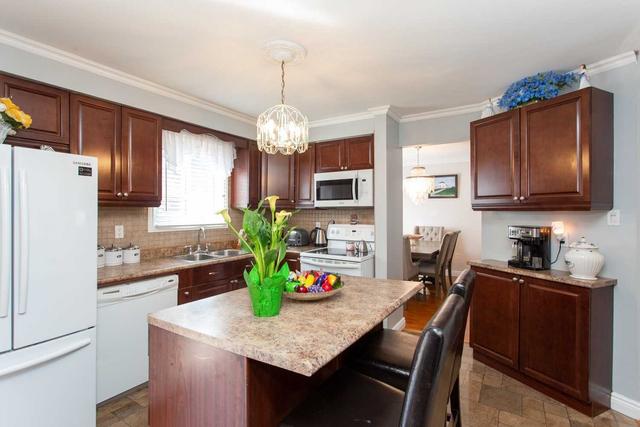 6 Renfield Cres, House detached with 3 bedrooms, 3 bathrooms and 3 parking in Whitby ON | Image 3