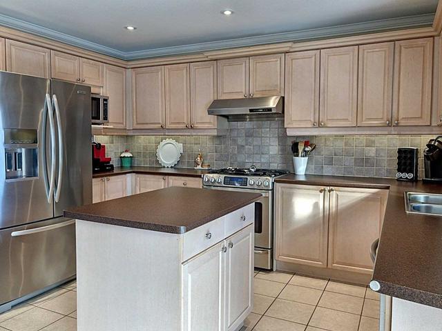 24 Sant Farm Dr, House detached with 3 bedrooms, 3 bathrooms and 3 parking in Caledon ON | Image 5
