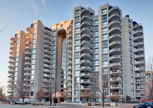 1206 - 804 3 Avenue Sw, Condo with 3 bedrooms, 2 bathrooms and 2 parking in Calgary AB | Image 2
