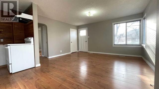 814 - 10 St., House detached with 3 bedrooms, 2 bathrooms and 4 parking in Wainwright AB | Image 7
