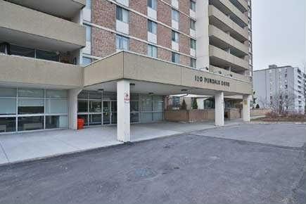 1002 - 120 Dundalk Dr, Condo with 3 bedrooms, 2 bathrooms and 1 parking in Toronto ON | Image 2