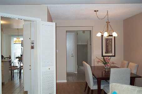 36 - 36 Rodeo Ptwy, Townhouse with 2 bedrooms, 3 bathrooms and 2 parking in Toronto ON | Image 3