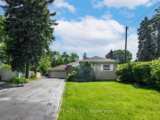 3 Faircrest Circ, House detached with 3 bedrooms, 2 bathrooms and 6 parking in Toronto ON | Image 23