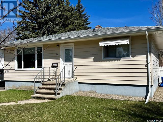 453 3rd Avenue Se, House detached with 3 bedrooms, 2 bathrooms and null parking in Swift Current SK | Image 1
