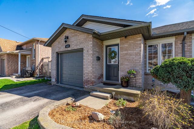 121 Walsh Cres, House semidetached with 2 bedrooms, 2 bathrooms and 3 parking in Stratford ON | Image 2