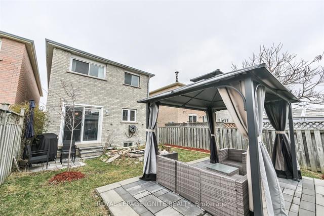 25 Karen Miles Cres, House detached with 3 bedrooms, 3 bathrooms and 3 parking in Markham ON | Image 33