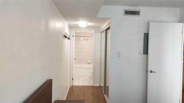 409 - 37 Grosvenor St, Condo with 2 bedrooms, 2 bathrooms and 1 parking in Toronto ON | Image 20