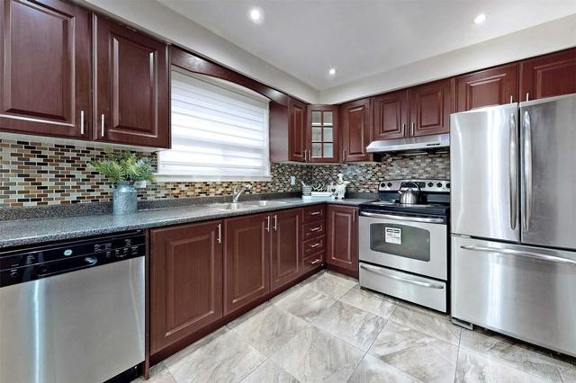 3536 Ellengale Dr, House semidetached with 4 bedrooms, 2 bathrooms and 3 parking in Mississauga ON | Image 8