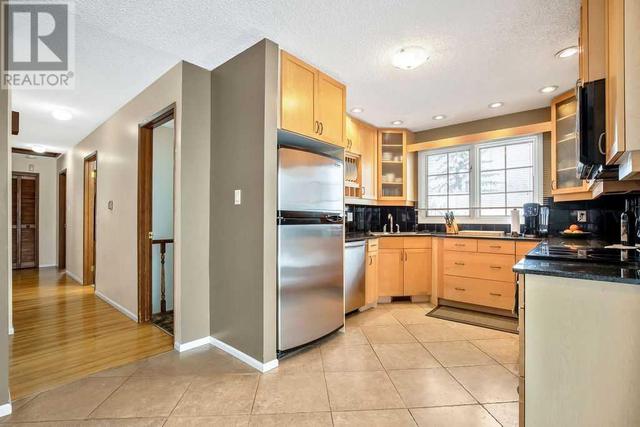 2431 Sandhurst Avenue Sw, House detached with 4 bedrooms, 2 bathrooms and 3 parking in Calgary AB | Image 11