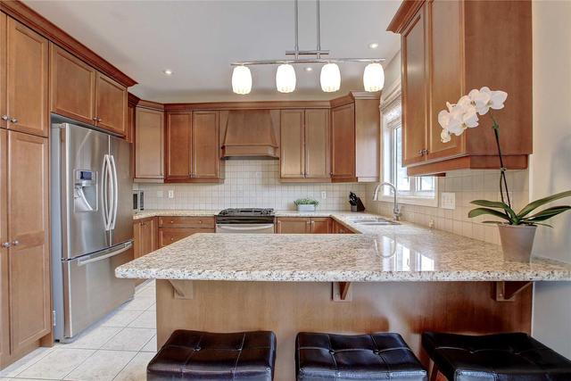 3395 Stocksbridge Ave, House detached with 4 bedrooms, 4 bathrooms and 2 parking in Oakville ON | Image 6