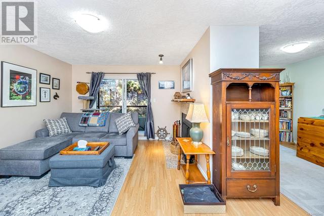 203 - 940 Inverness Rd, Condo with 2 bedrooms, 2 bathrooms and 1 parking in Saanich BC | Image 6