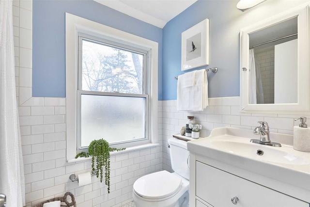 53 Anaconda Ave, House semidetached with 3 bedrooms, 1 bathrooms and 2 parking in Toronto ON | Image 14