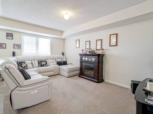 27 Seachart Pl, House attached with 4 bedrooms, 4 bathrooms and 3 parking in Brampton ON | Image 3