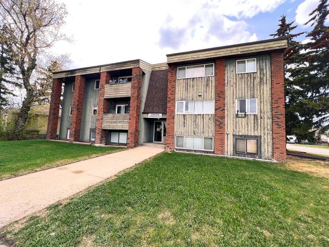 10 - 5538 49 Avenue, Condo with 2 bedrooms, 1 bathrooms and 1 parking in Lloydminster (Part) SK | Image 1