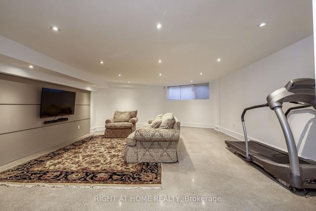 20 Lower Links Rd, House detached with 4 bedrooms, 4 bathrooms and 6 parking in Toronto ON | Image 25