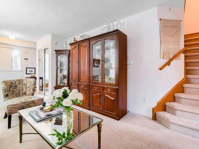 114 Penbridge Circ, House detached with 3 bedrooms, 2 bathrooms and 3 parking in Brampton ON | Image 2