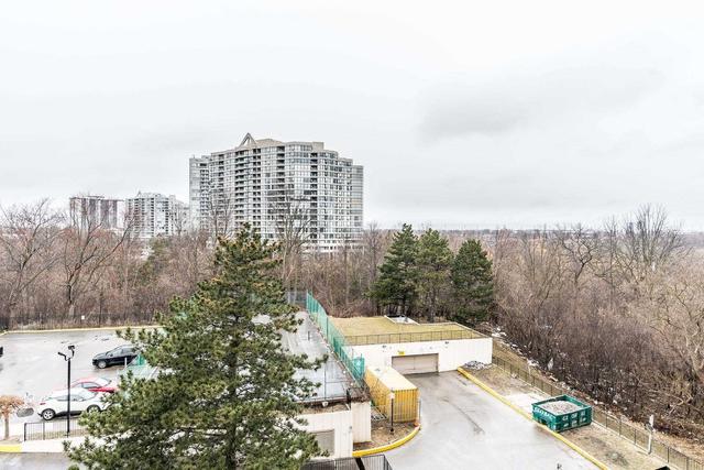 501 - 40 Panorama Crt, Condo with 3 bedrooms, 2 bathrooms and 1 parking in Toronto ON | Image 14