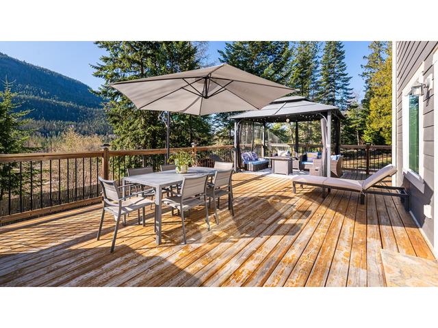 4817 Goat River North Road, House detached with 4 bedrooms, 4 bathrooms and 6 parking in Central Kootenay B BC | Image 39